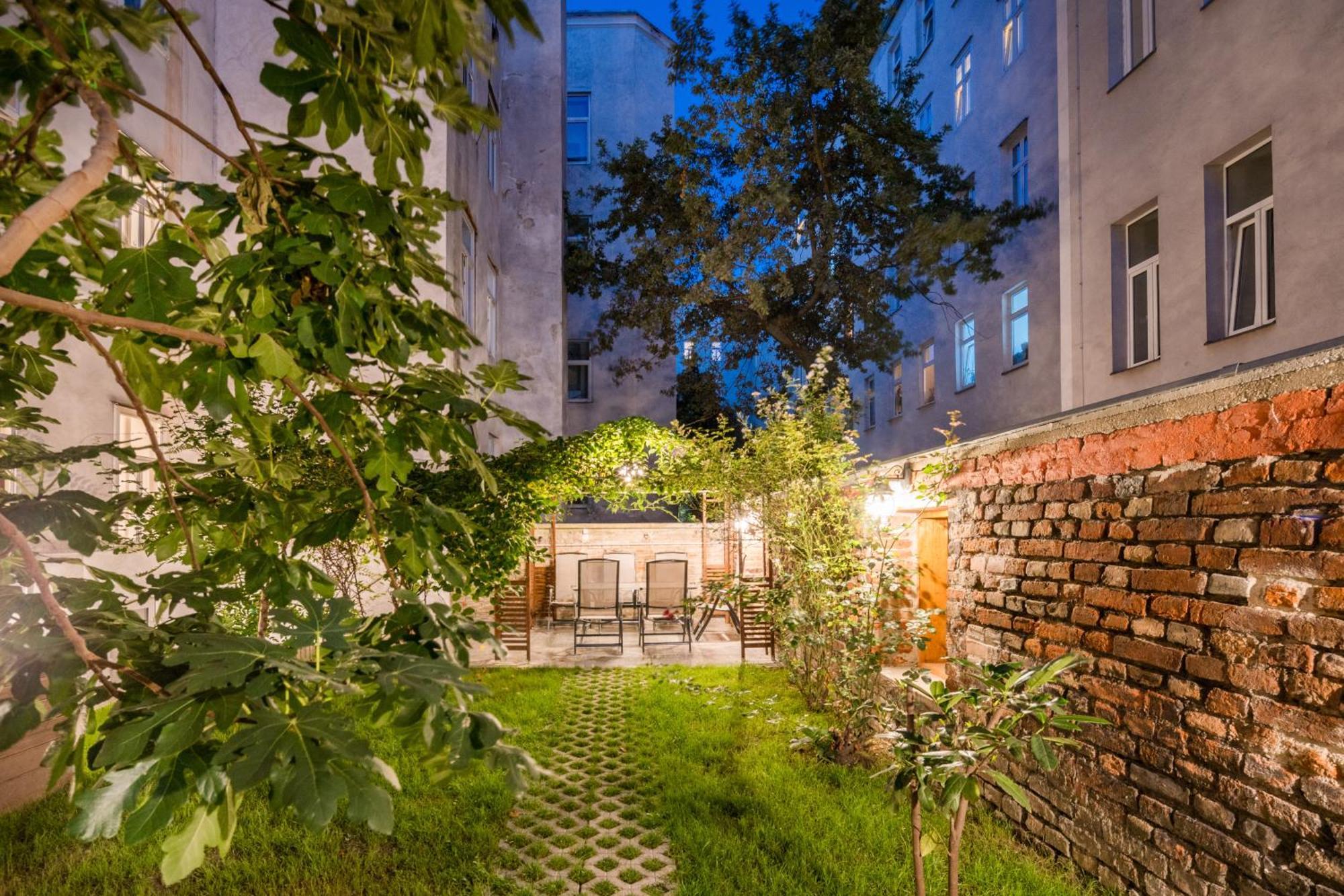 Best Western Plus Celebrity Suites Vienna Exterior photo