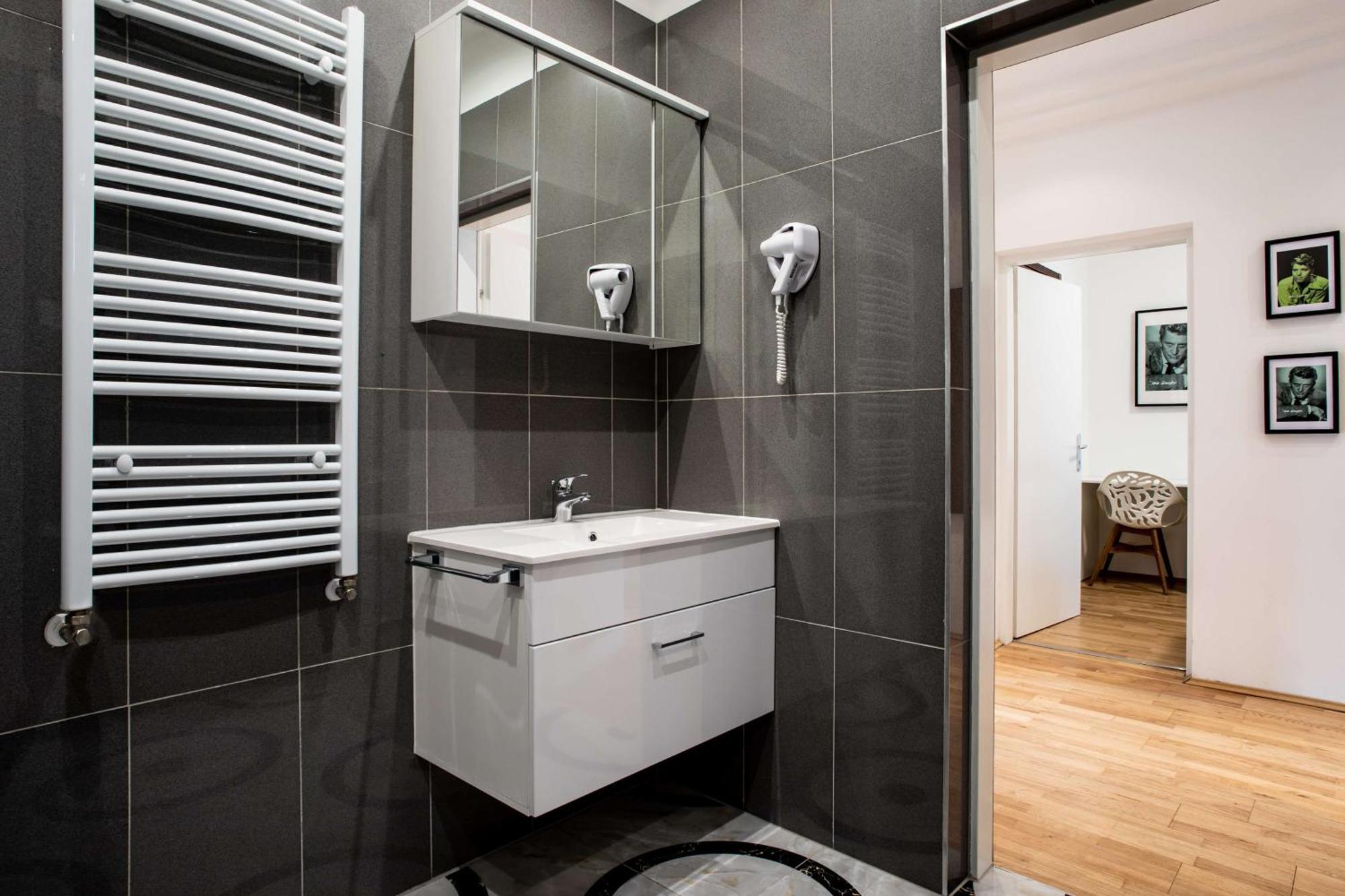 Best Western Plus Celebrity Suites Vienna Exterior photo